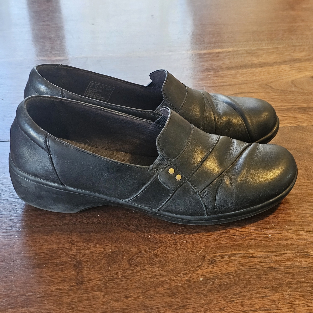 Women's Clarks Black May Marigold Clogs Loafers Size 8.5